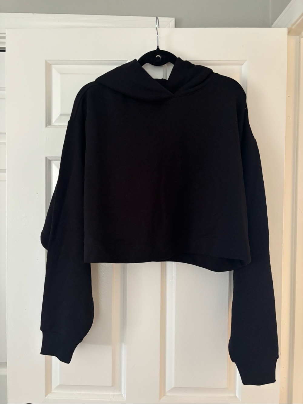 ALO Yoga Black Cropped Hoodie - Lightweight Pullover - Size M - Like New - Picture 3 of 8